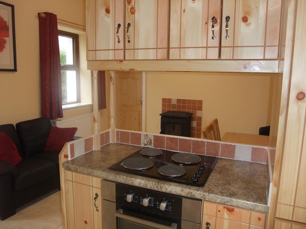 Katie'S Cottage Achill Sound 객실 사진