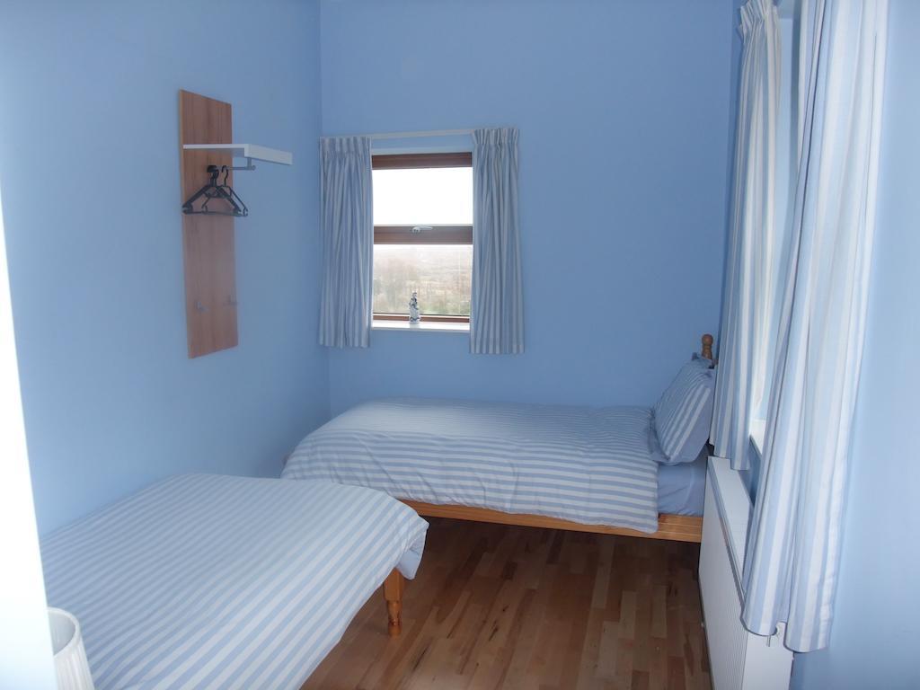 Katie'S Cottage Achill Sound 객실 사진
