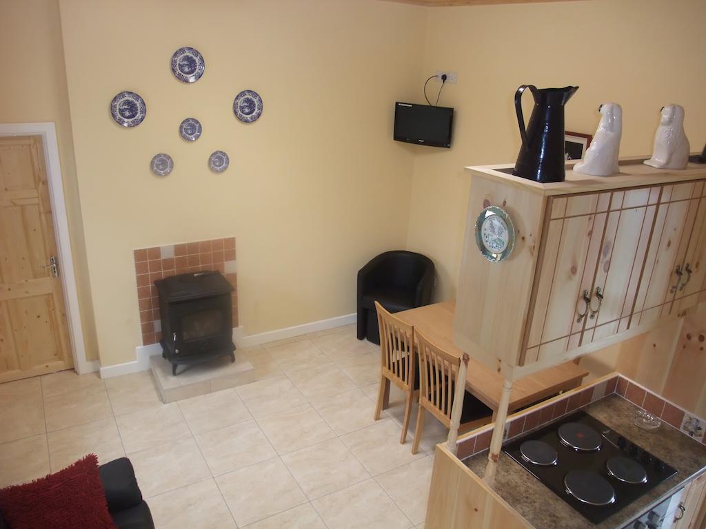 Katie'S Cottage Achill Sound 객실 사진